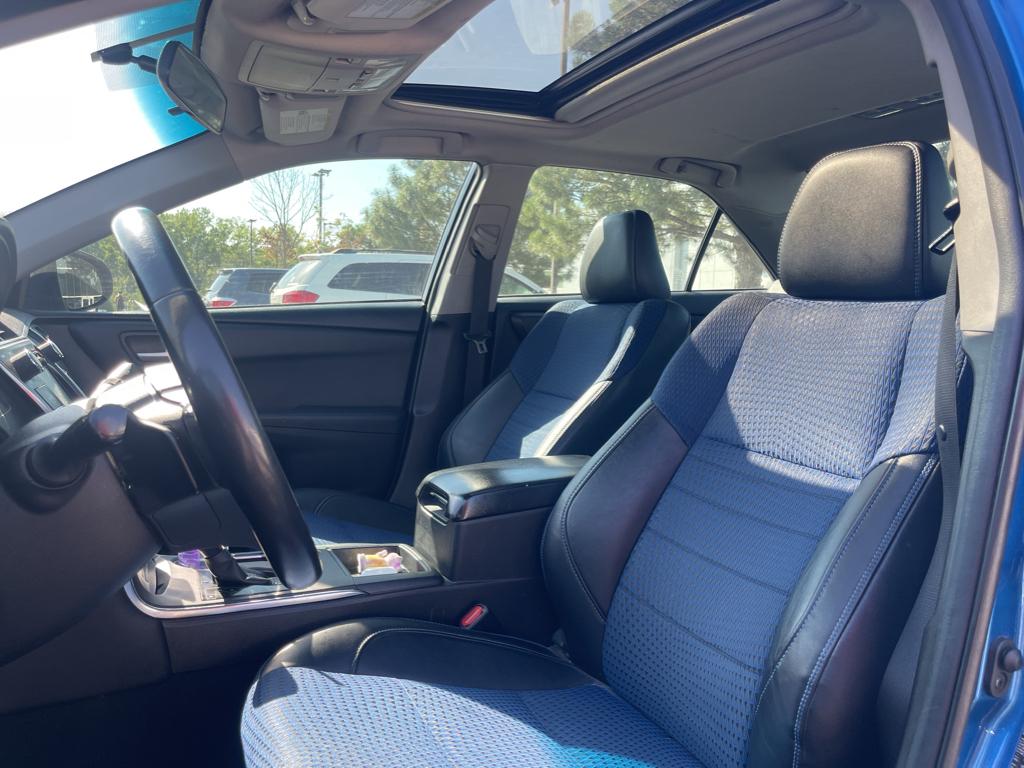 2016 Toyota Camry SE photo 8
