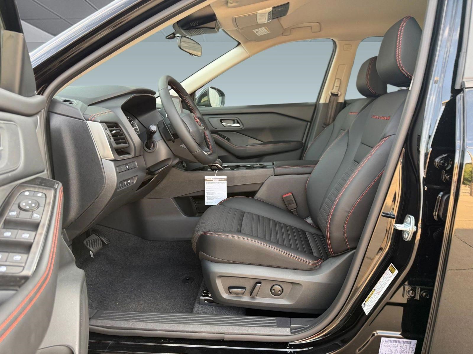 2026 Nissan Rogue SV photo 5