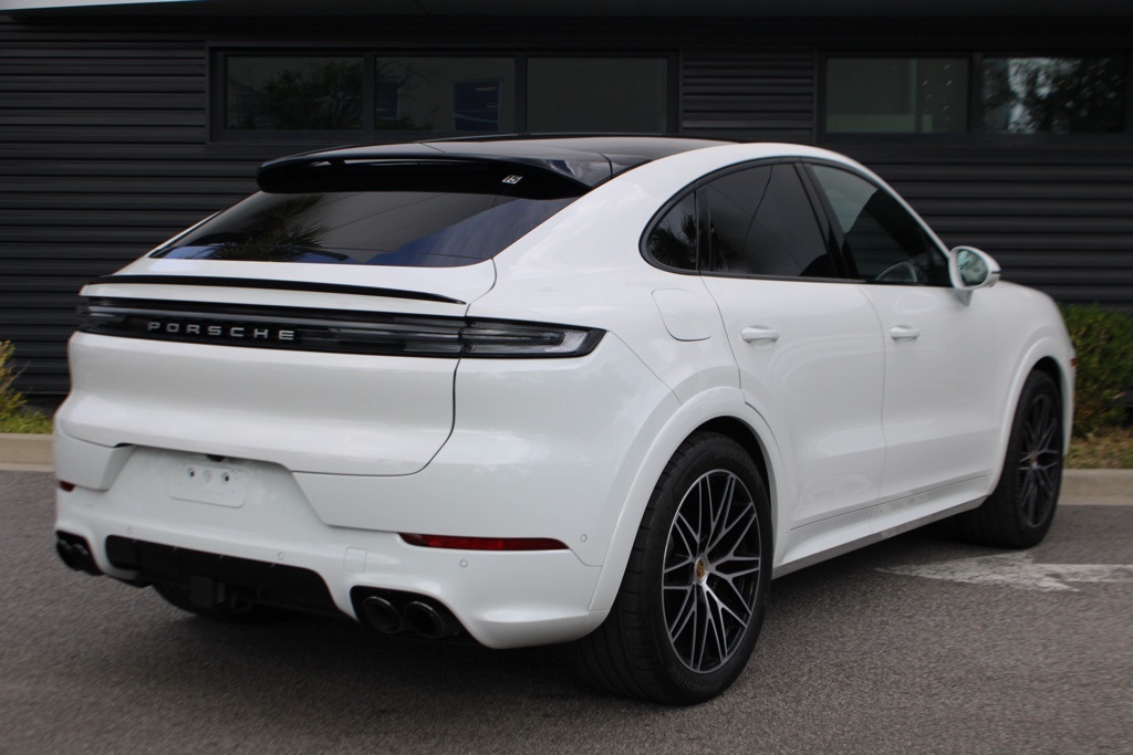 2024 Porsche Cayenne Coupe photo 7