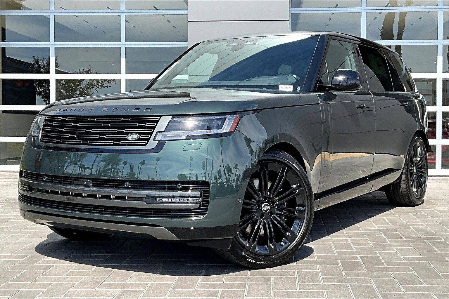 2025 Land Rover Range Rover SE's photo