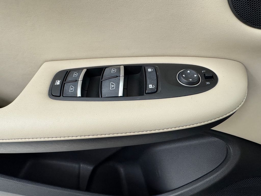 2020 Infiniti QX50 Luxe AWD photo 24