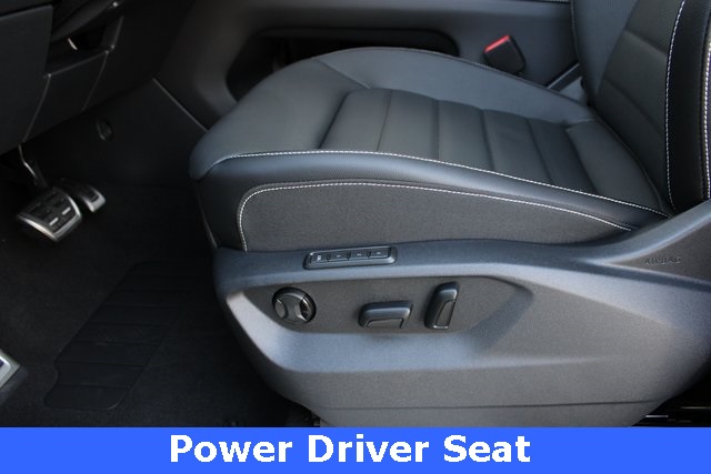 2025 Volkswagen Atlas Cross Sport SEL R-Line photo 3