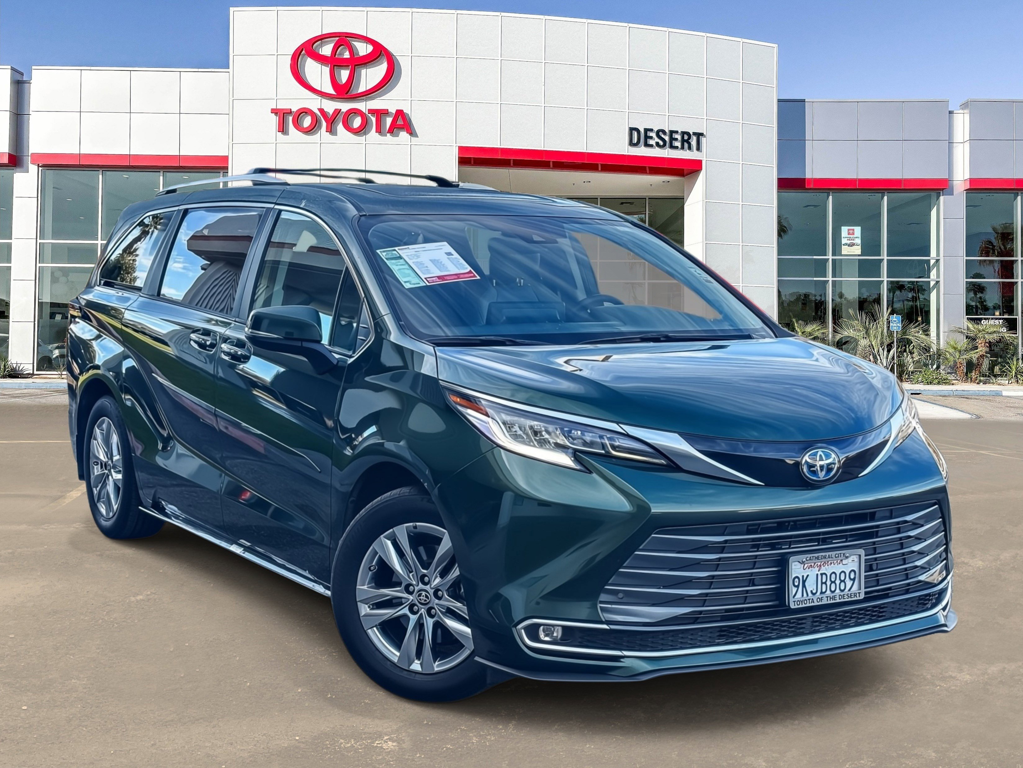 2024 Toyota Sienna Limited's photo