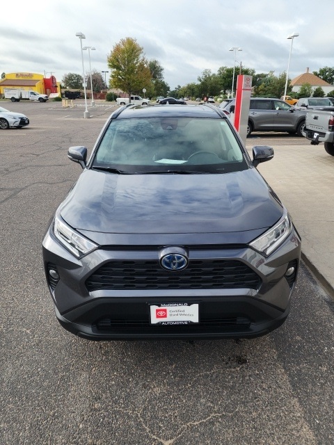 2021 Toyota RAV4 Hybrid XLE photo 2