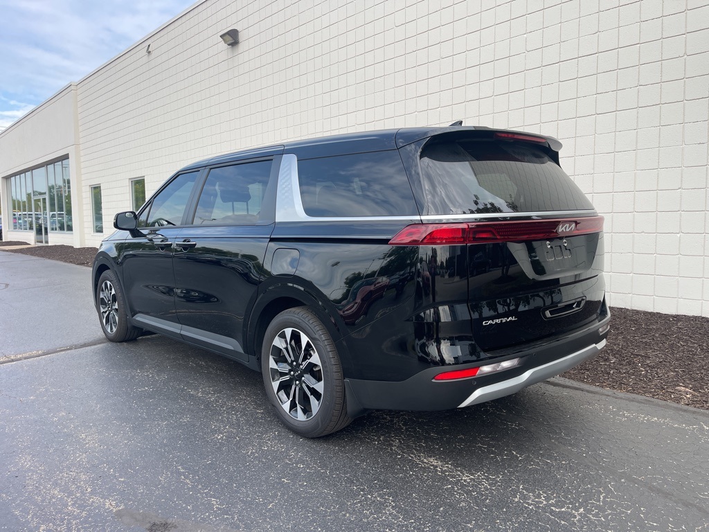 2024 Kia Carnival EX photo 2
