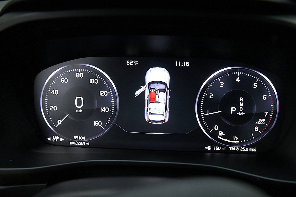 2019 VOLVO XC40 - Image 26