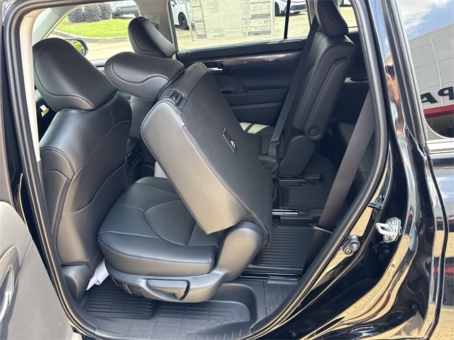 2025 Toyota Highlander Platinum photo 14