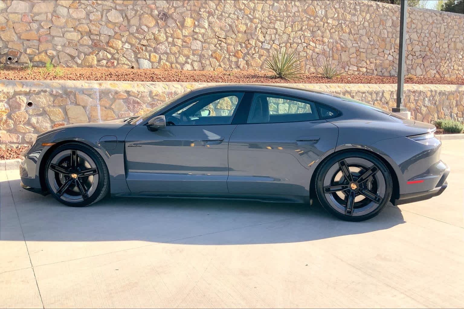 2025 Porsche Taycan GTS photo 2