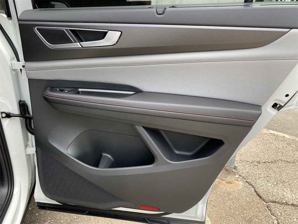 2025 Volkswagen Atlas Peak Edition SE photo 35