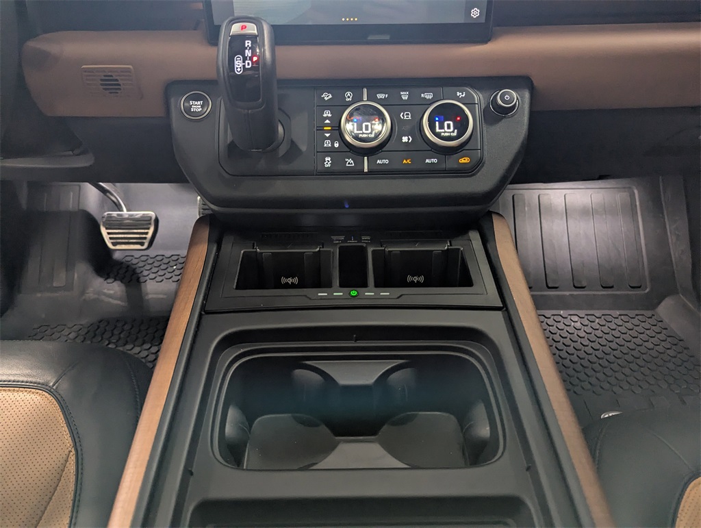 2023 Land Rover Defender 110 photo 22