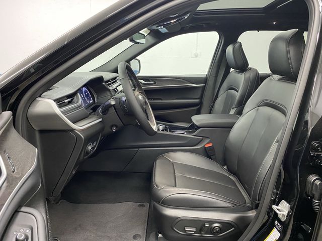 2025 Jeep Grand Cherokee Limited photo 4