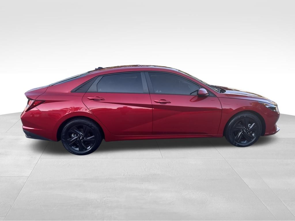 2022 Hyundai Elantra SEL Convenience photo 6