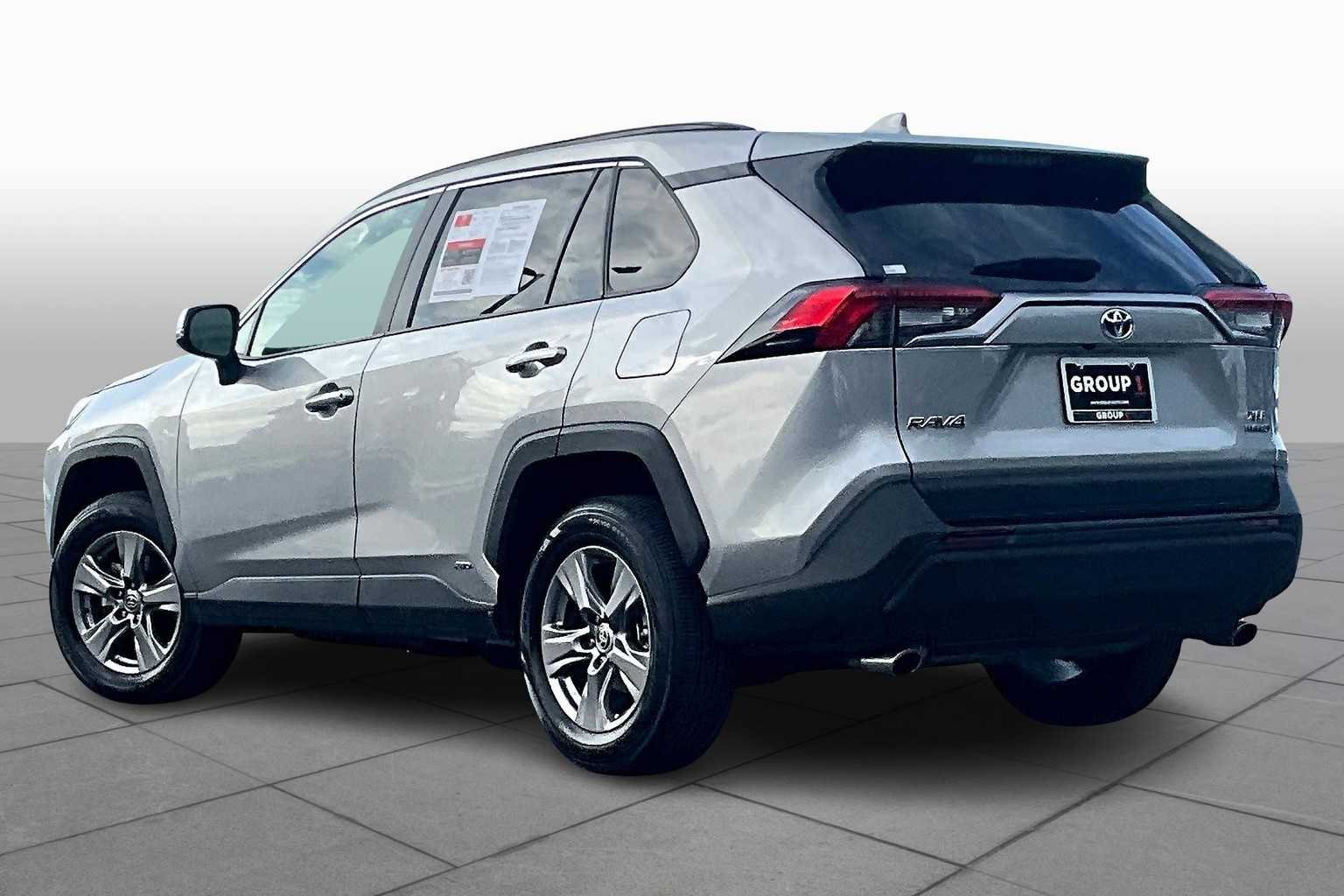 2023 Toyota RAV4 Hybrid XLE photo 10