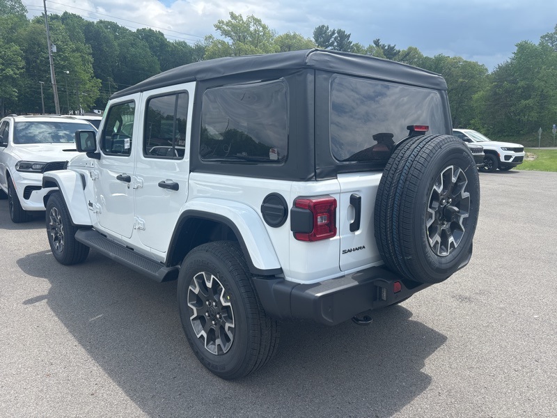 2025 Jeep Wrangler Sahara photo 4