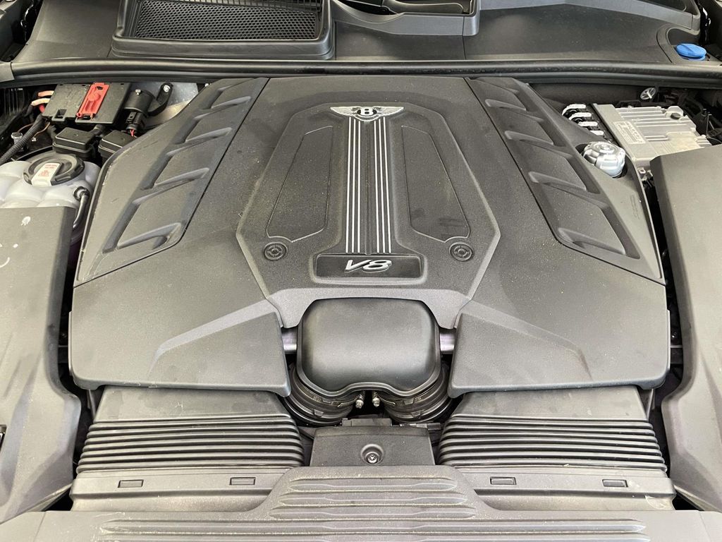 2022 Bentley Bentayga V8 photo 22