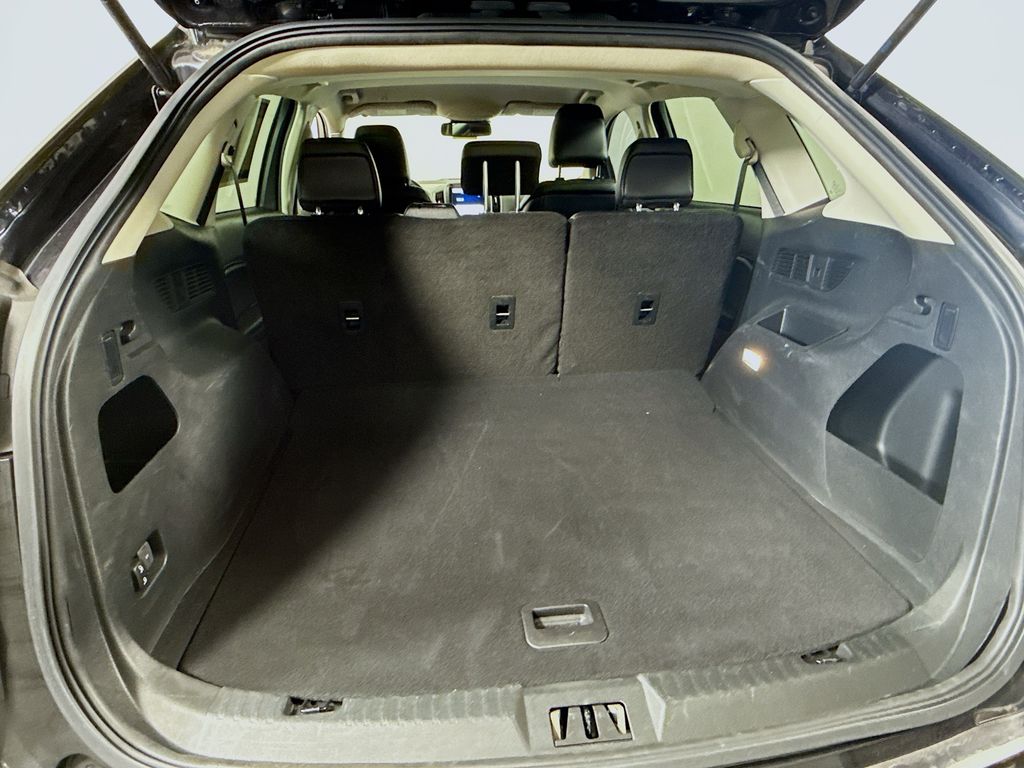 2022 Ford Edge SEL photo 23