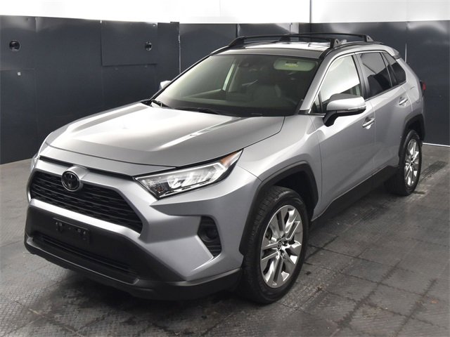 2021 Toyota RAV4 XLE Premium photo 2