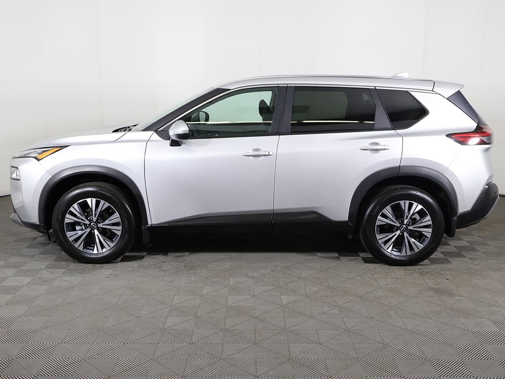 2022 Nissan Rogue SV photo 13