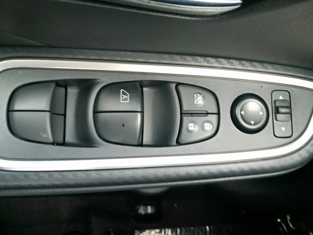 2025 Nissan Versa SR photo 40
