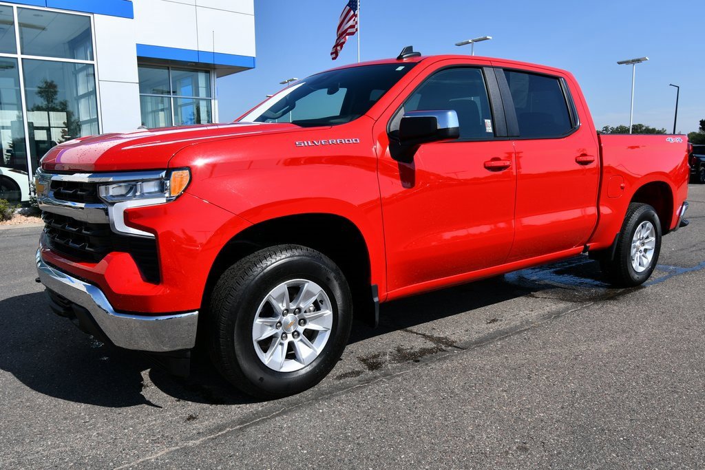 2025 Chevrolet Silverado 1500 LT photo 2