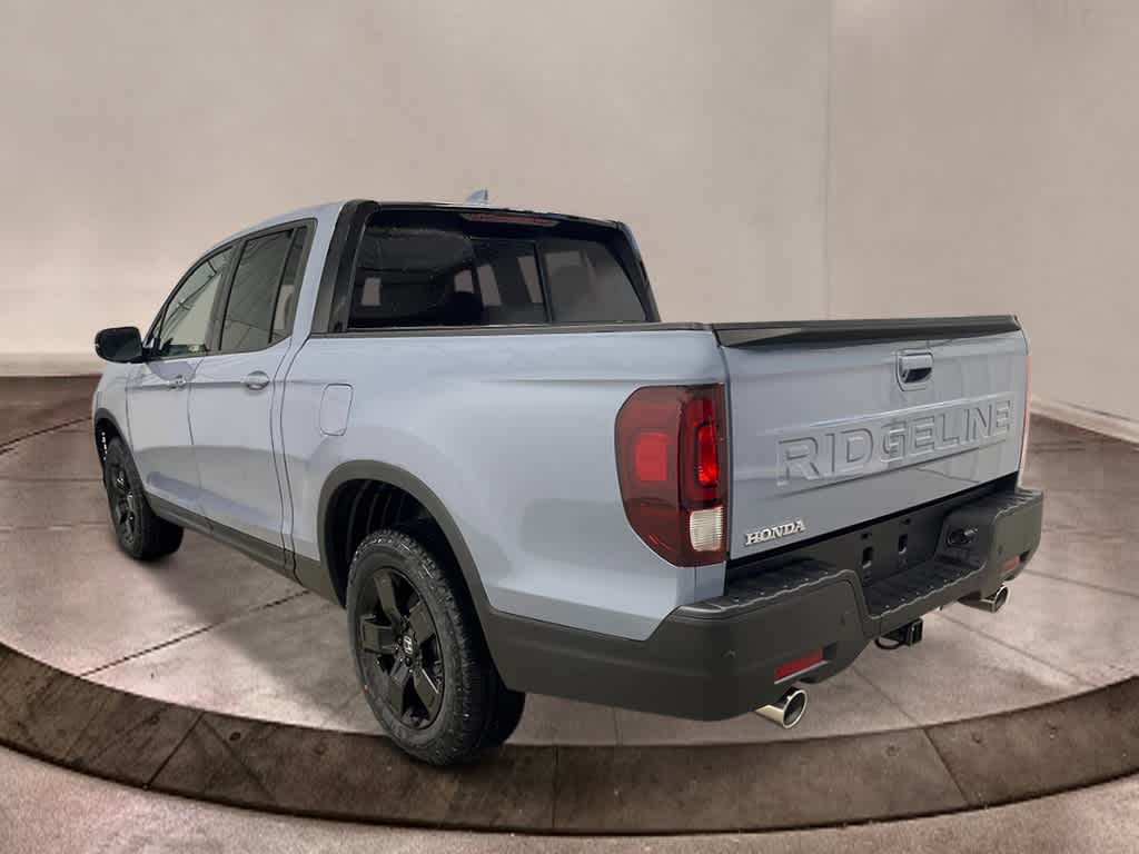 2025 Honda Ridgeline Black Edition photo 3