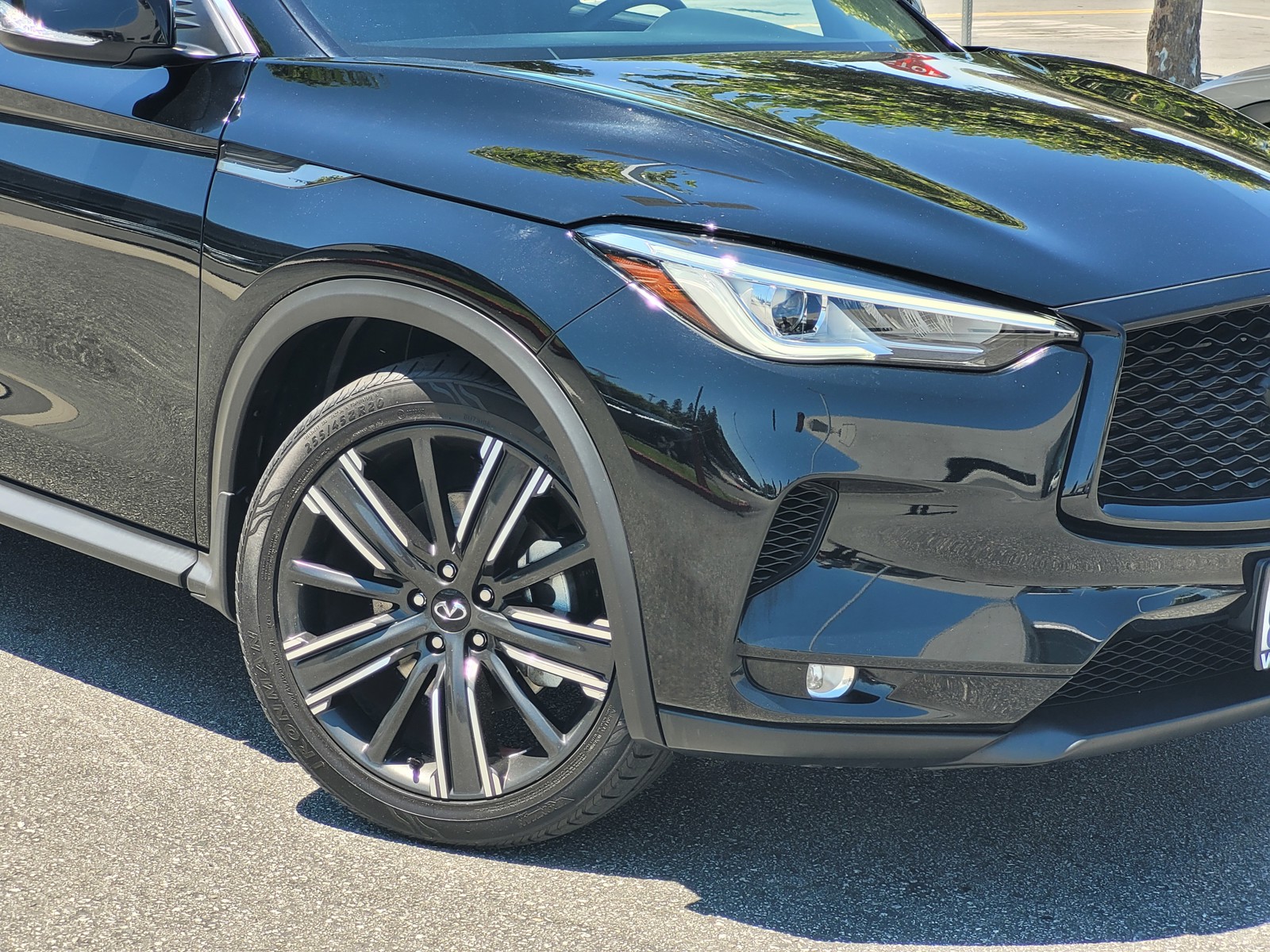 2021 Infiniti QX50 Luxe AWD photo 3