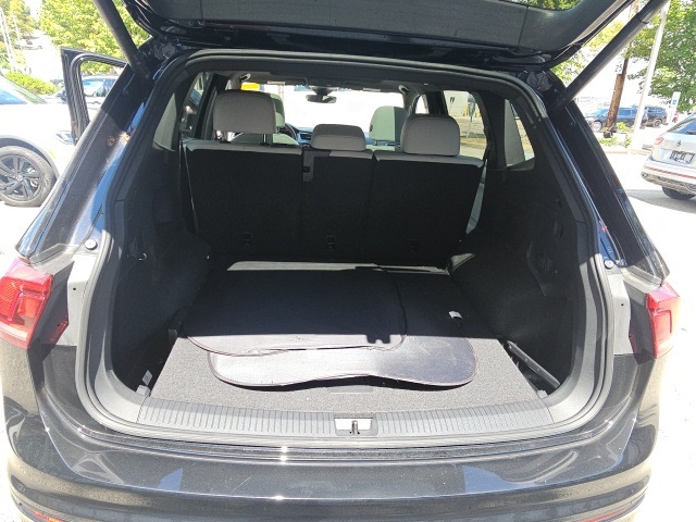 2024 Volkswagen Tiguan SE R-Line Black photo 18