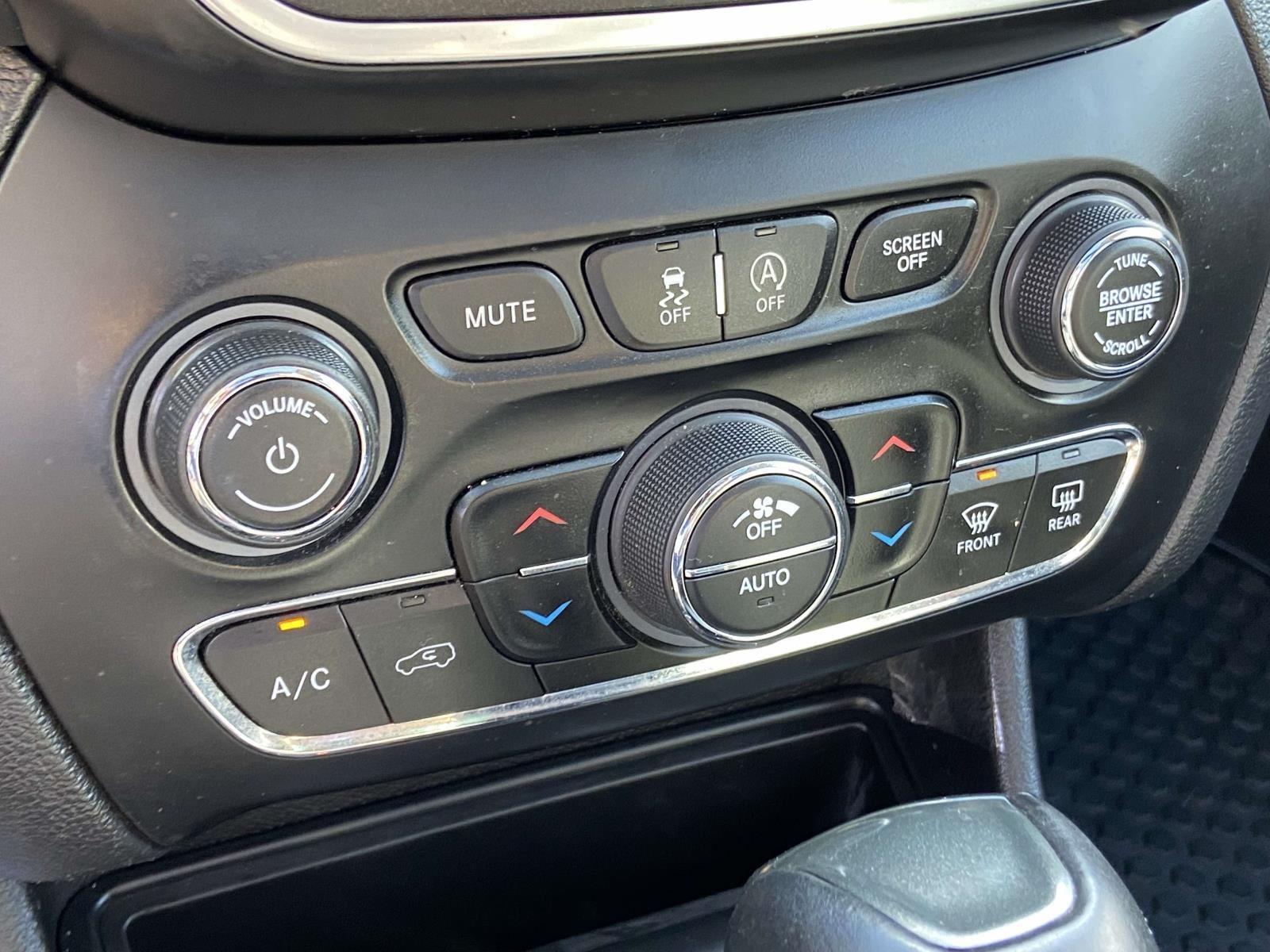 2019 Jeep Cherokee Trailhawk photo 15
