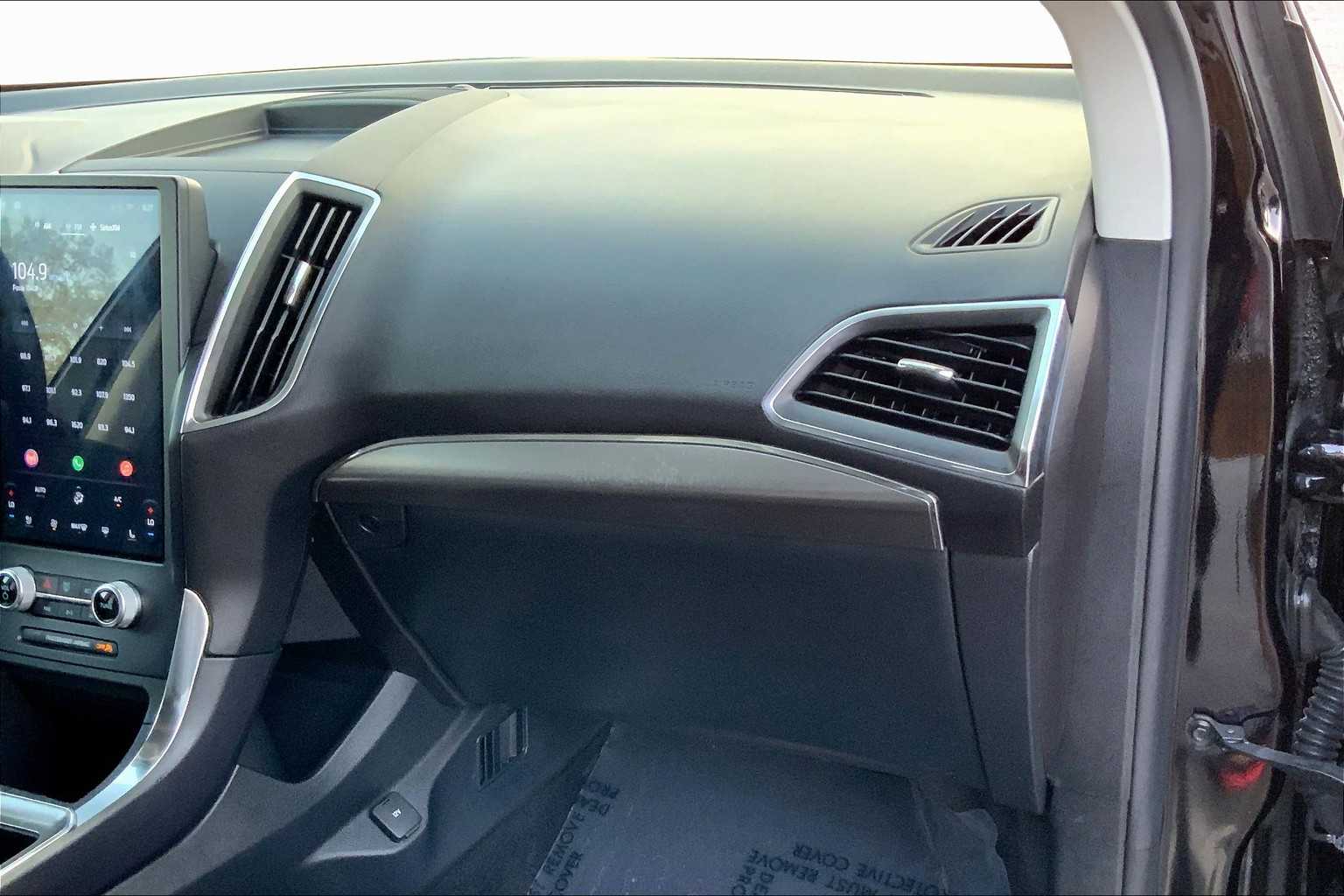 2023 Ford Edge Titanium photo 17