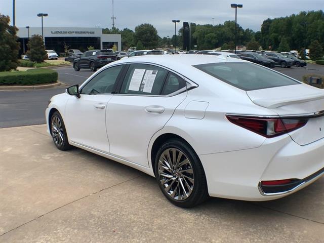 2025 Lexus ES 300h Ultra Luxury photo 6
