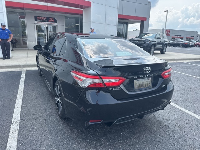 2018 Toyota Camry SE photo 4