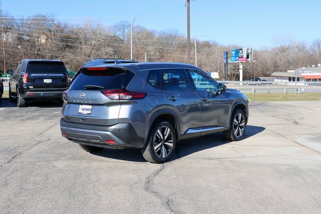 Used 2023 Gray Nissan SL image 6