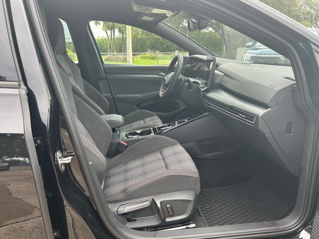 2025 Volkswagen Golf GTI S photo 24