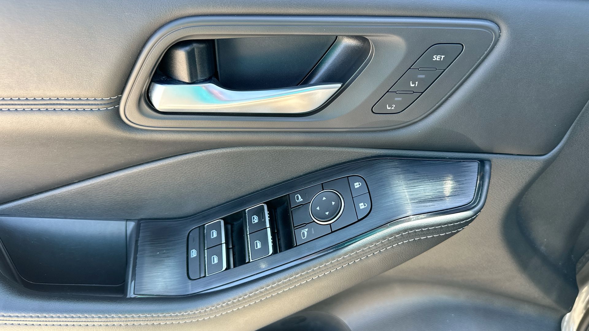 2023 Nissan Rogue SL AWD photo 21