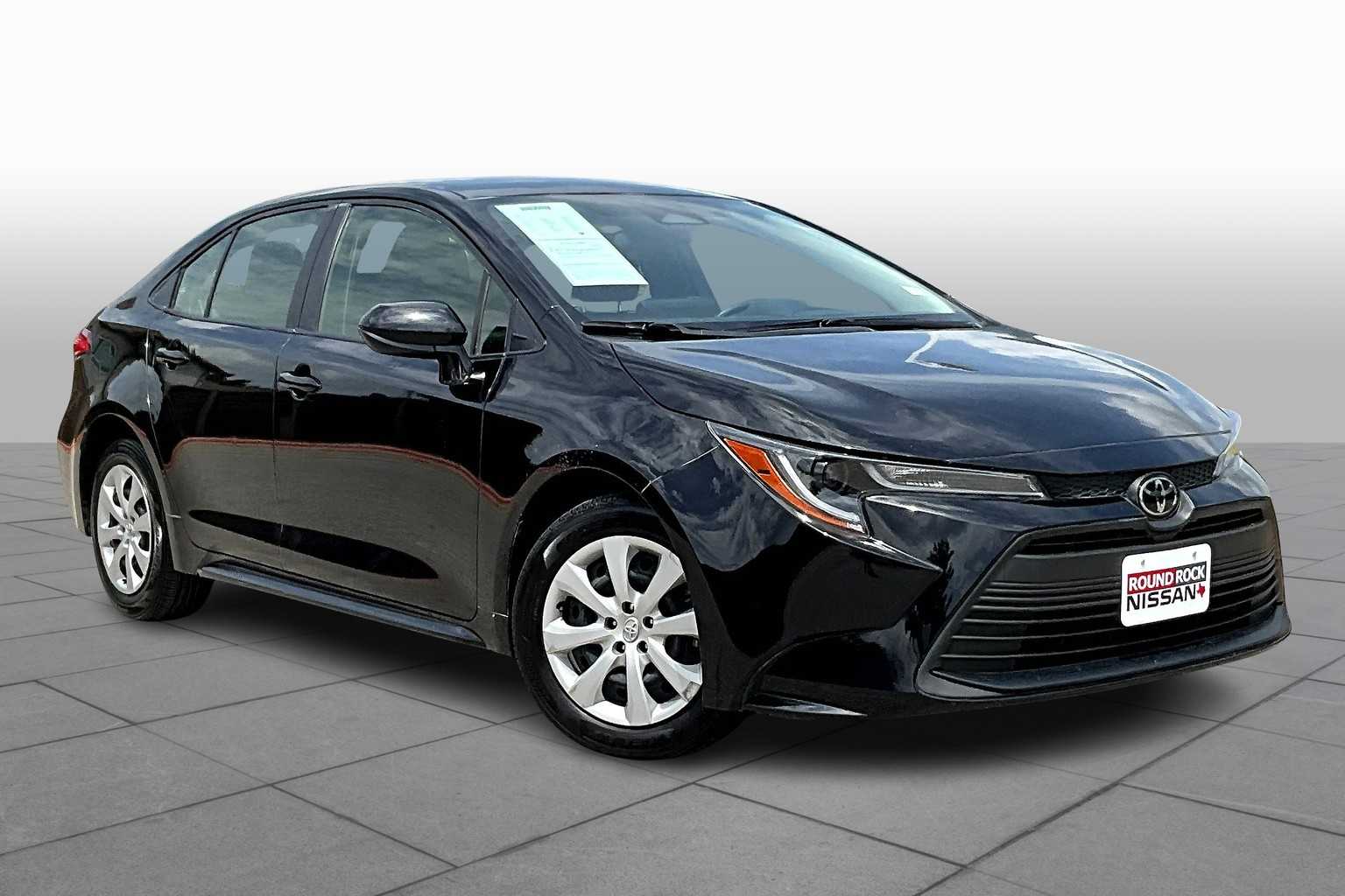 2023 Toyota Corolla LE photo 2