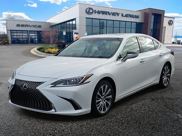 2020 Lexus ES 350's photo