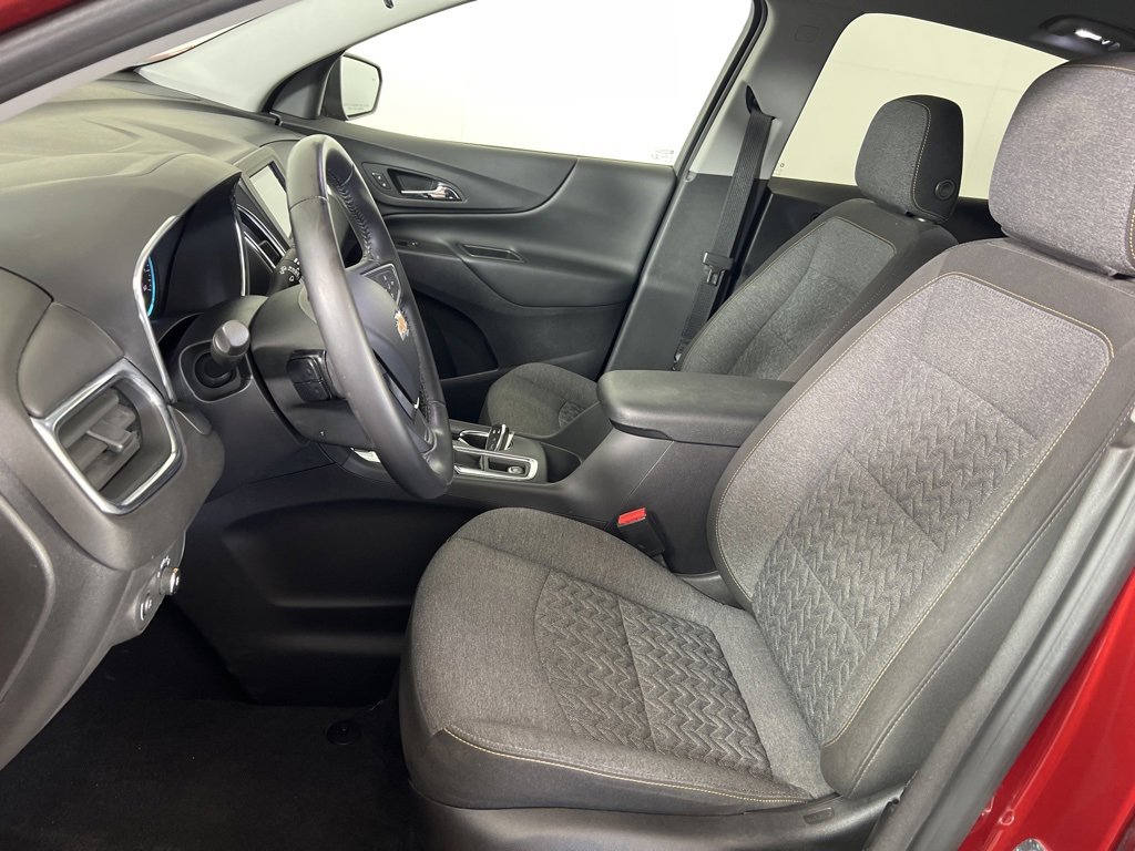 2022 Chevrolet Equinox LT photo 2