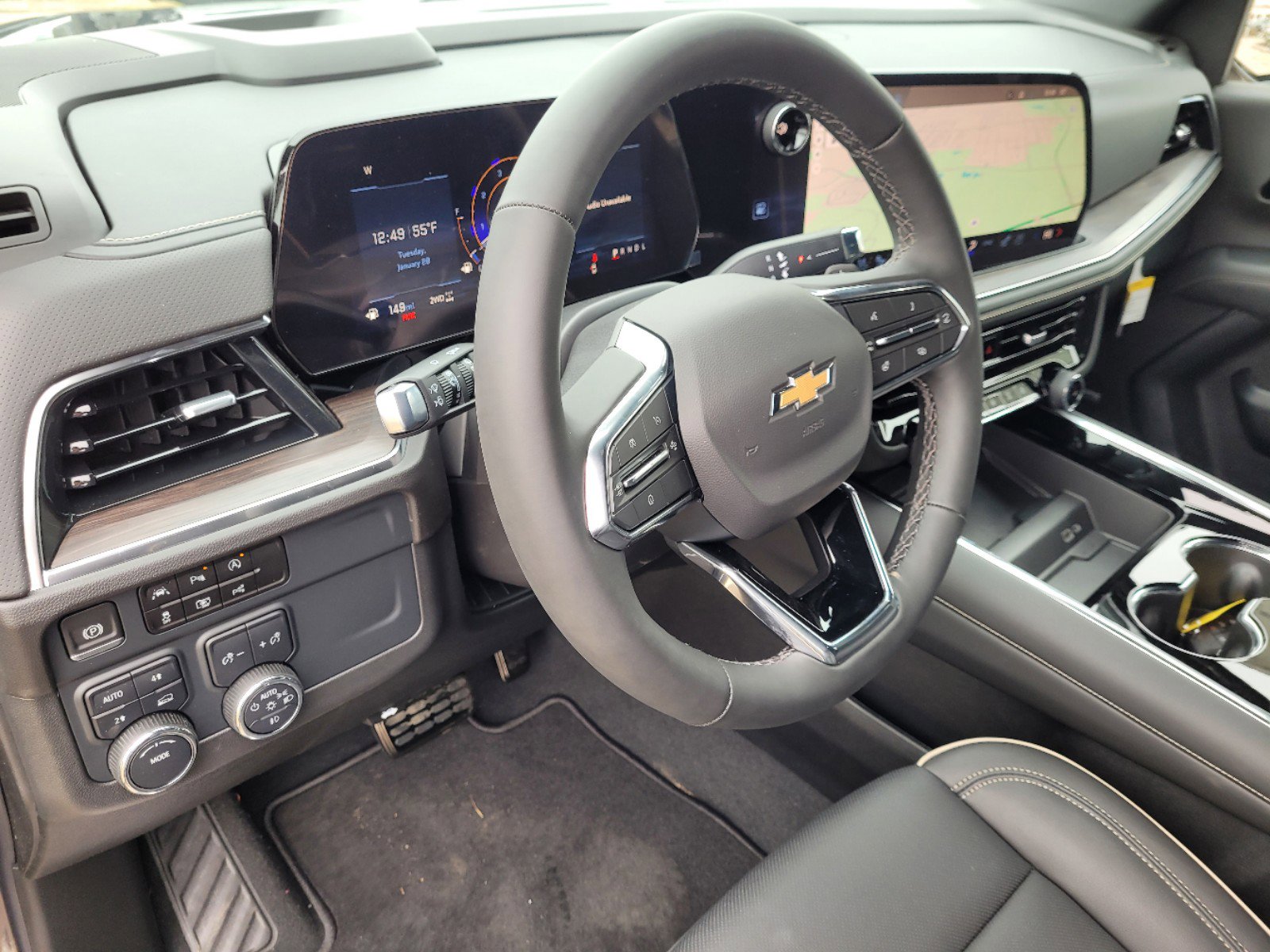 2025 Chevrolet Suburban Premier photo 8