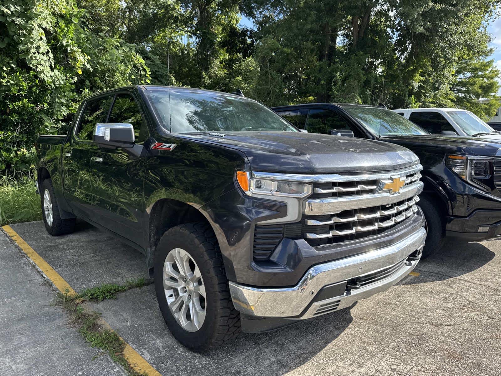 2022 Chevrolet Silverado 1500 LTZ photo 3