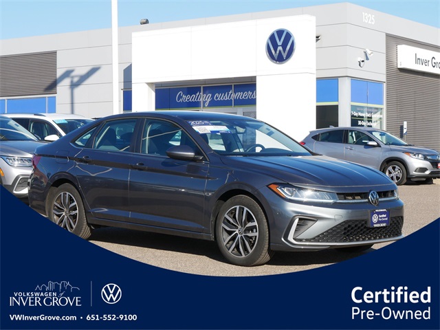 2025 Volkswagen Jetta SE's photo