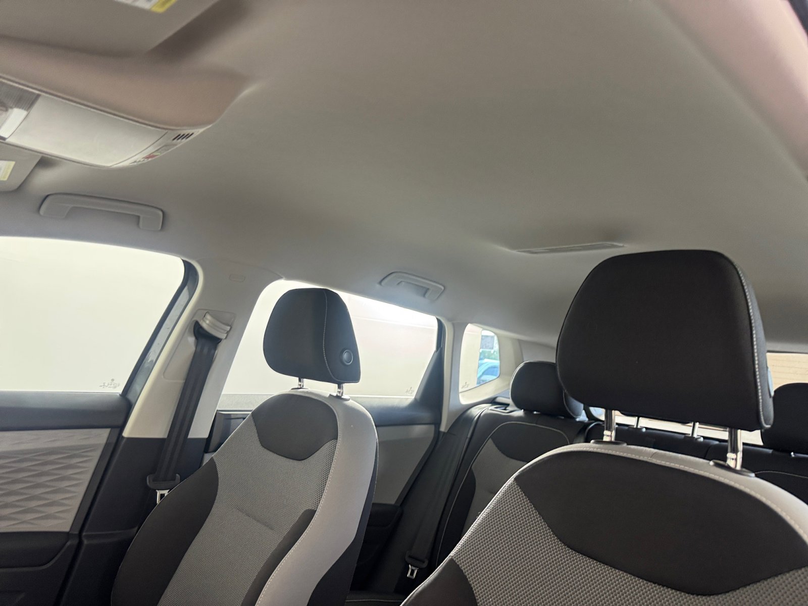 2022 Volkswagen Taos S photo 3