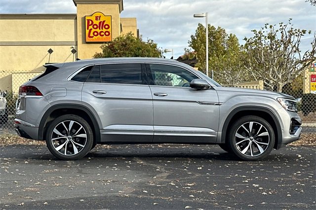 2024 Volkswagen Atlas Cross Sport SEL Premium R-Line photo 3