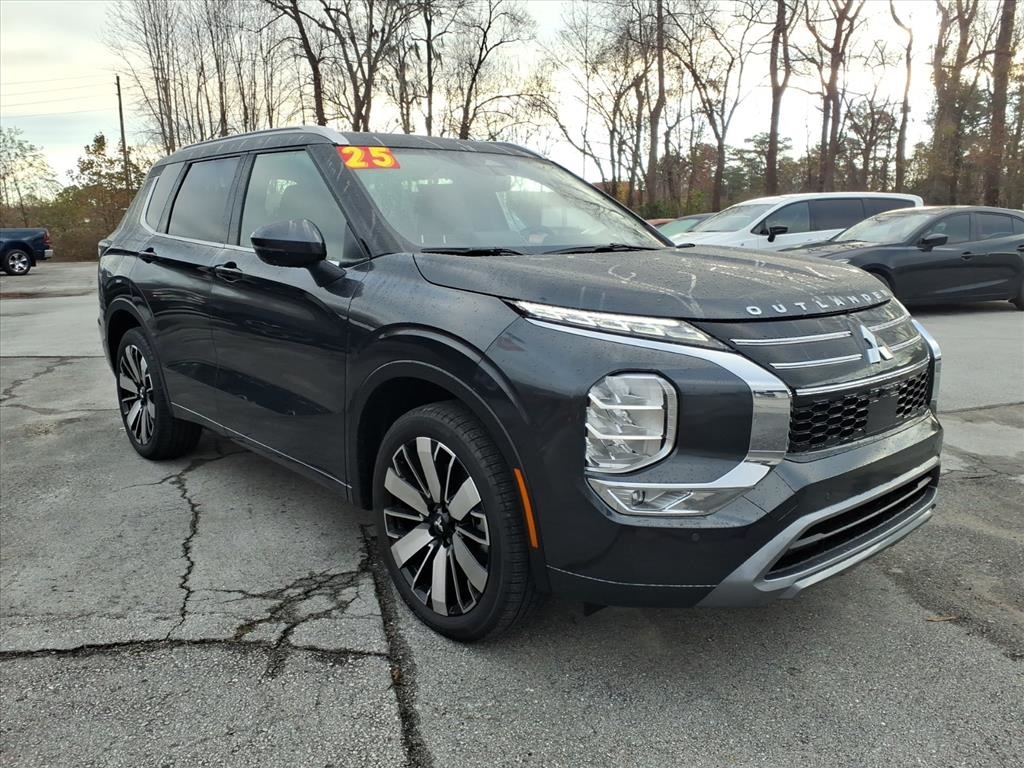 2025 Mitsubishi Outlander SEL's photo