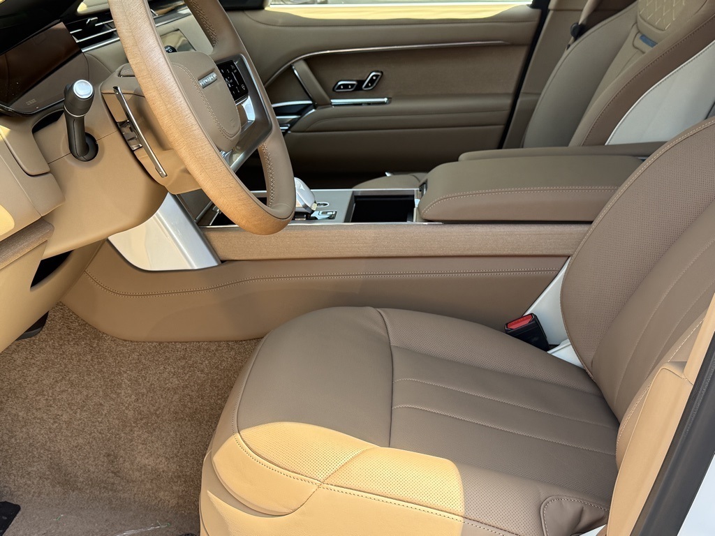 2025 Land Rover Range Rover SV photo 10