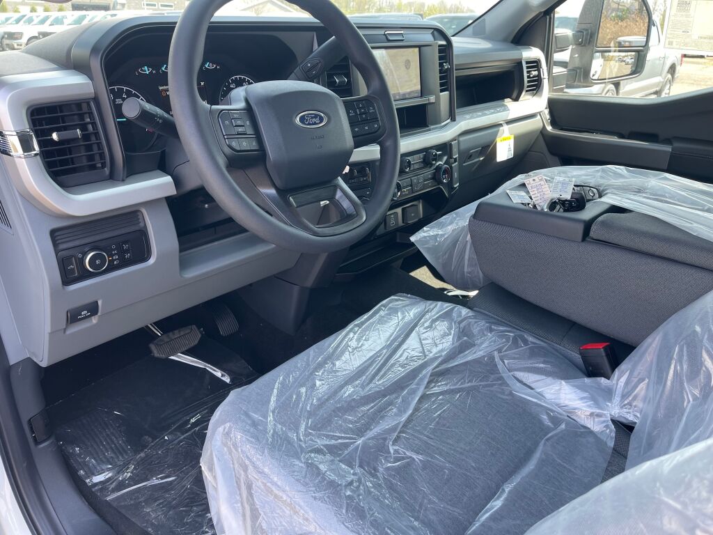 2025 Ford F-350 XL photo 6