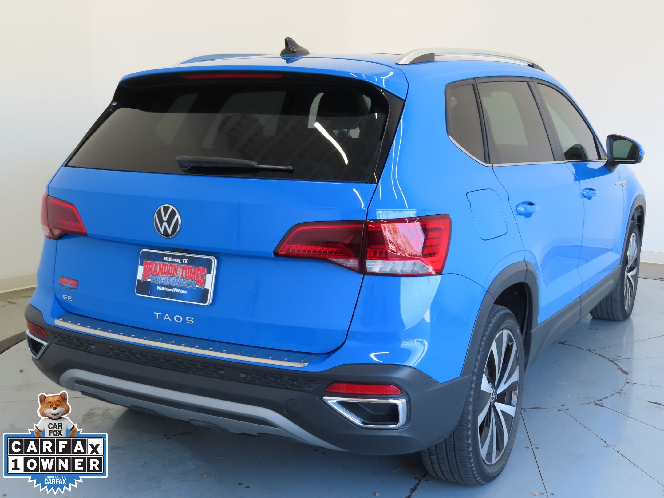 2023 Volkswagen Taos SE photo 3