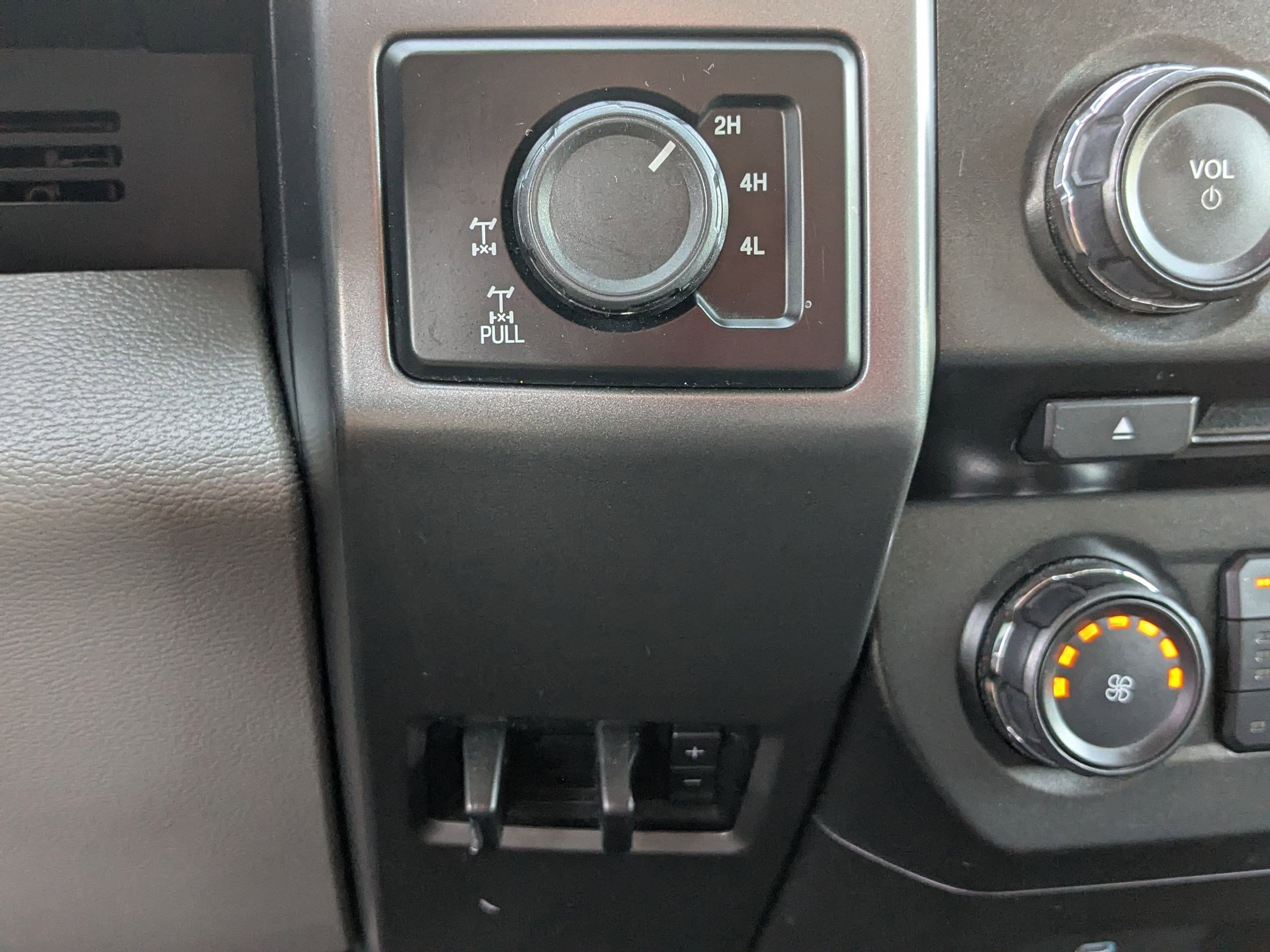 2015 Ford F-150 XLT photo 25