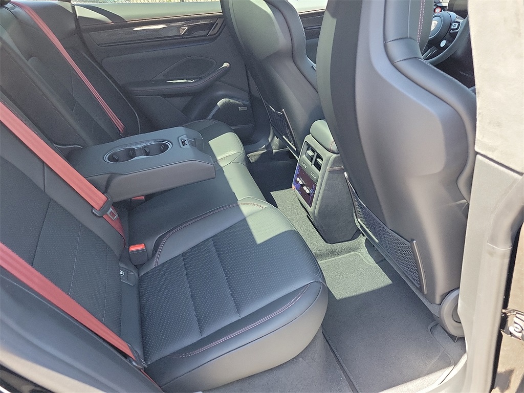 2025 Porsche Macan Electric photo 23