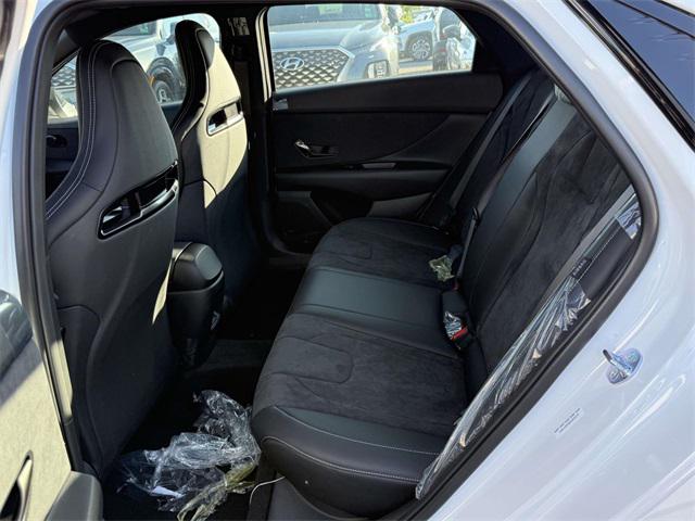 2025 Hyundai Elantra Base photo 12