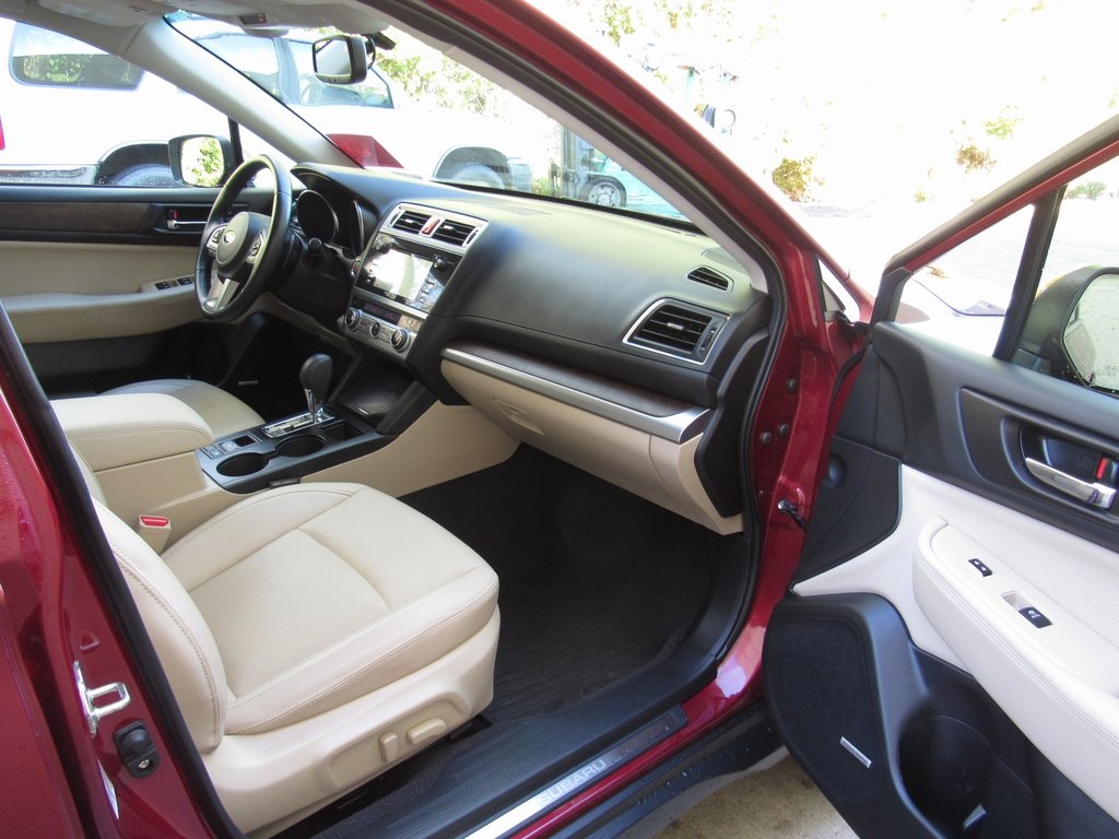 2016 Subaru Outback Limited photo 17